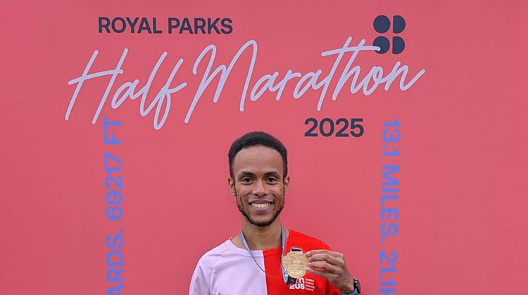Turn2us employee with his Royal Parks Half Marathon medal