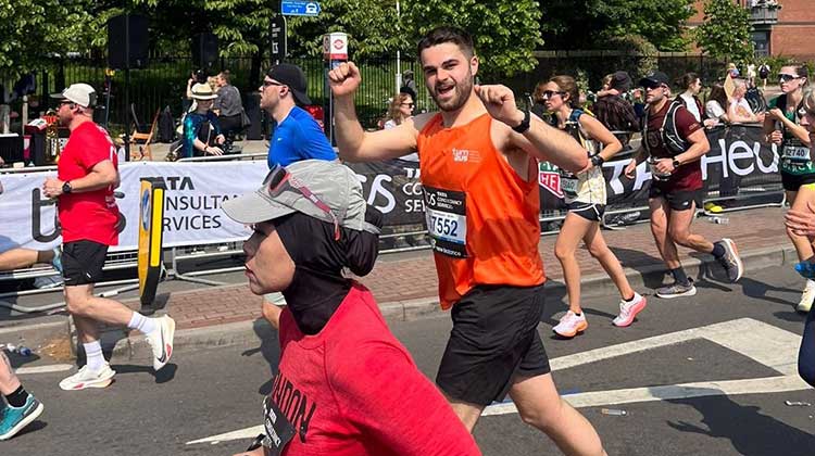 Turn2us runner in London Marathon